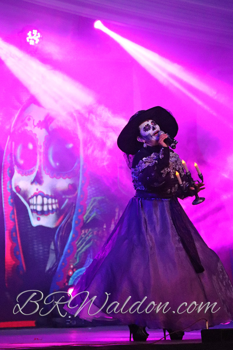 A catrina performs at a Day of the Dead festival (c) brwaldon