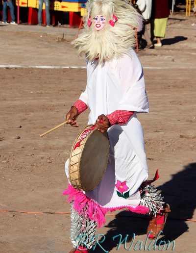 Fariseo running in sandals as he plays the drum